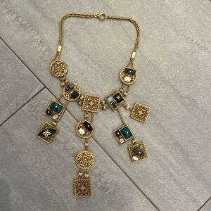 Costume jewlery necklace
